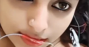 Jhampa Aunty Exposes Big Tits on Chamet Live Show and Presses Them for All to See