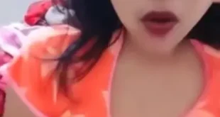 Desi Bhabhi Goes Wild on Tango Live Stripping Full Nude & Fingering Her Wet Pussy!