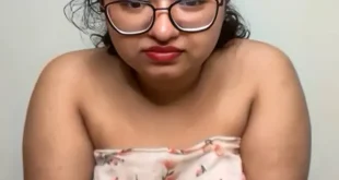 Desi Bhabhi with Massive Tits Fingering and Licking Her Wet Pussy in Live HD Show