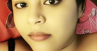 Desi Bhabhi Live on Tango Showing Her Boobs and Finger-Fucking