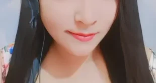 Horny Desi Girlfriend Teases with Fat Boobs & Tight Pussy, Gives a Sneak Peek of Her Wet Lips