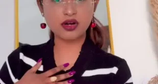 Hot Influencer Strips Naked Presses Boobs & Pussy in Mirror Full Face Revealed