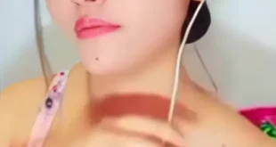 Hot Girl Flashes Her Boobs to Boyfriend on Video Call