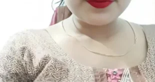 Desi Bhabhi Flashes Her Huge Boobs on Live Stream