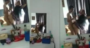 Fucked hijab-wearing wife in doggy style, made a mirror video